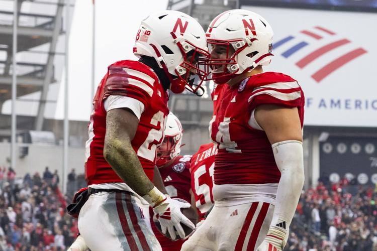 122824-owh-spo-pinstripebowl-mn-13